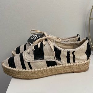 NWT DV by Dolce Vita Espadrilles Lace Up Closure Flats